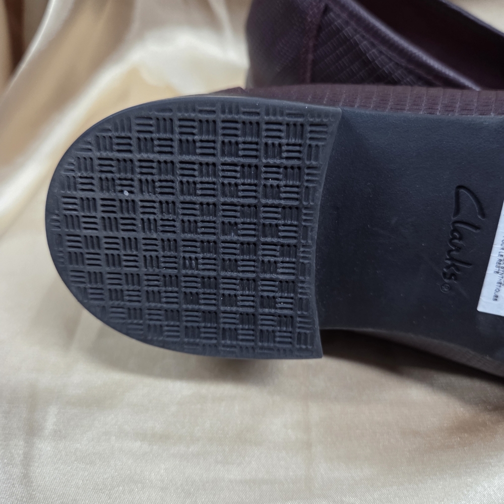 Clarks Women's Textured Maroon Loafers - Picture 4 of 9
